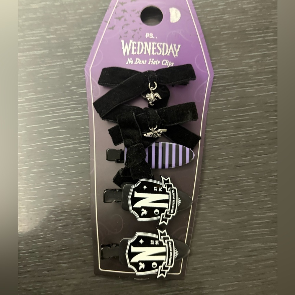 WEDNESDAY no dent hair clips
Addams Family
